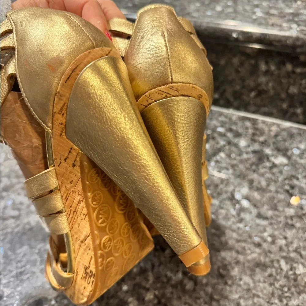 Women's MICHAEL KORS Gold Strappy 4.5